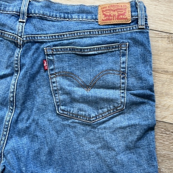Levi Jean Denim Shorts - Picture 7 of 9